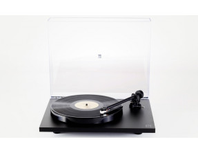 Rega Planar 1 Turntable with RB110 Arm and Carbon cartridge