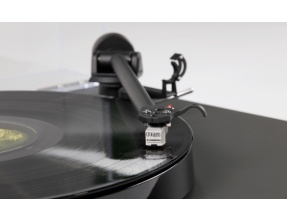 Rega Planar 1 Turntable with RB110 Arm and Carbon cartridge