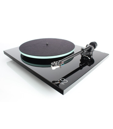 Giradischi Rega Planar 2 con braccio RB220 e testina Carbon