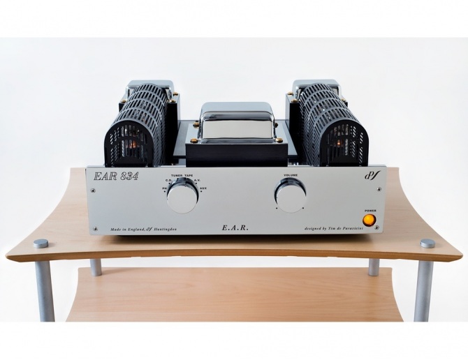 E.A.R. Yoshino 834 Valve Integrated Amplifier