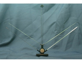 Magnum Dynalab SR-100 Silver Ribbon Tunable FM and HDTV Antenna